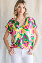 Load image into Gallery viewer, Tropical floral v-neck top