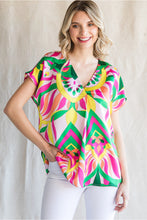 Load image into Gallery viewer, Tropical floral v-neck top