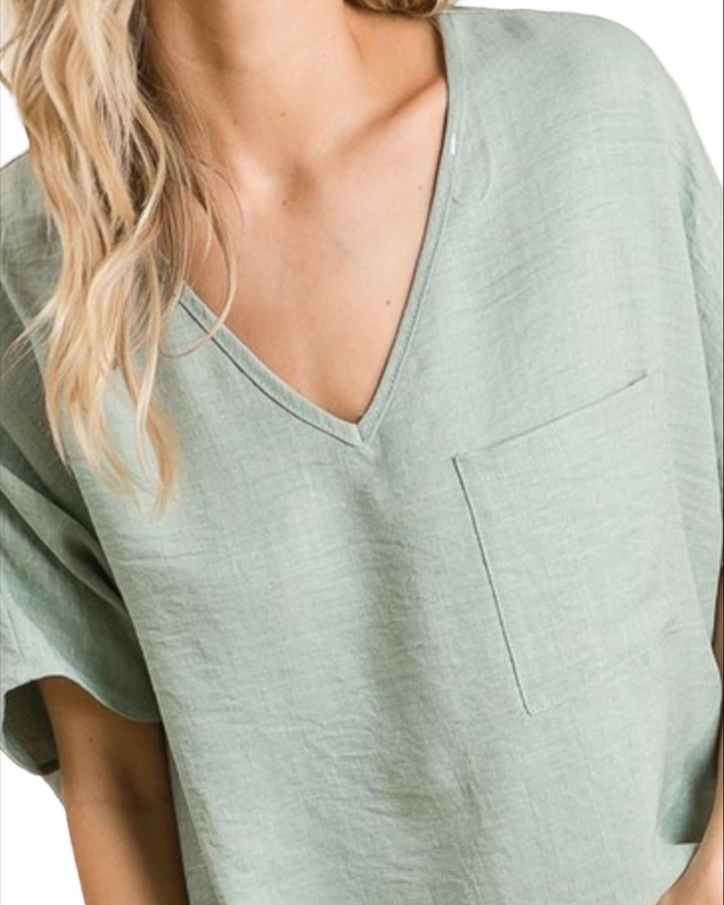 Woven v-neck hi low boxy top with front pocket