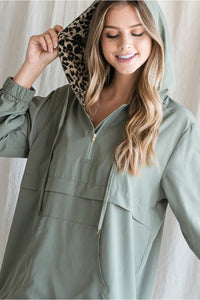 Windbreaker Pullover Olive with Leopard